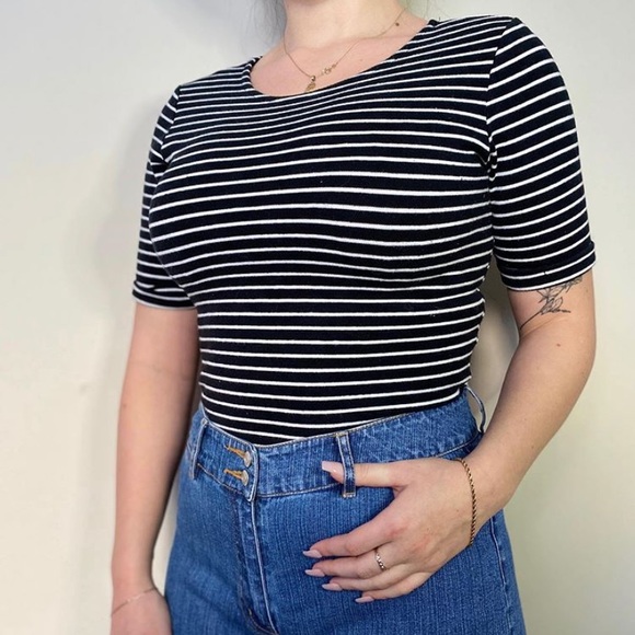 Black and white t-shirt - Picture 2 of 2